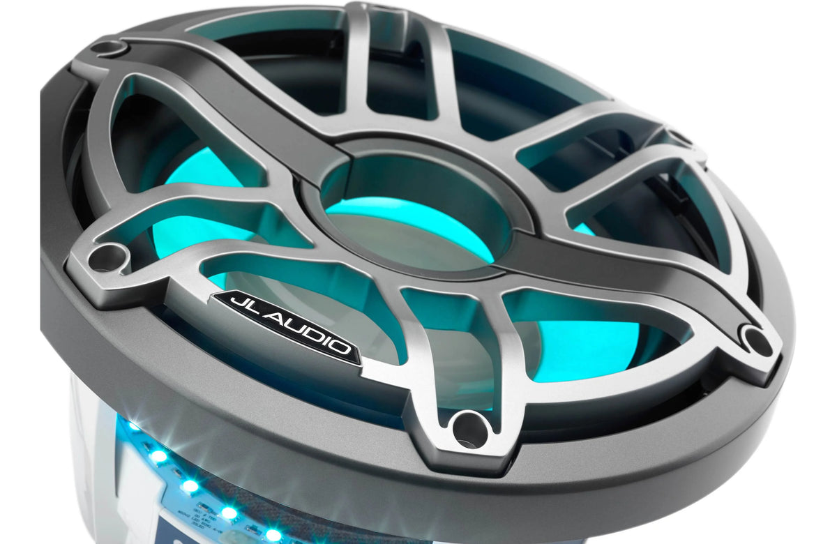 Subwoofer marino JL Audio M6 de 10" con rejilla deportiva de titanio e iluminación LED Transflective™ - M6-10W-S-GmTi-i-4