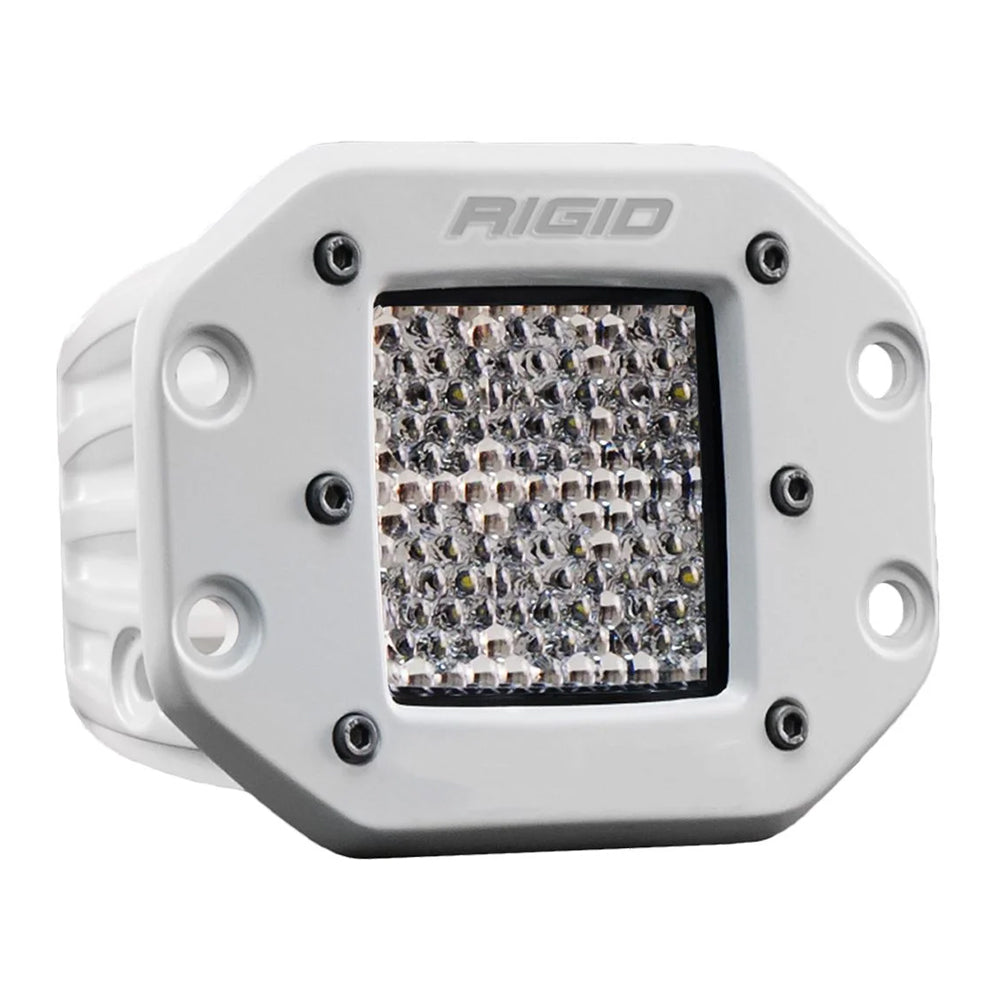 Luz blanca difusa RIGID Industries serie D PRO con montaje empotrado híbrido