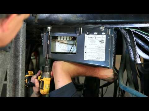 Inversor/Cargador Xantrex Freedom SW2524 de Onda Sinusoidal, 230 V - 2500 W